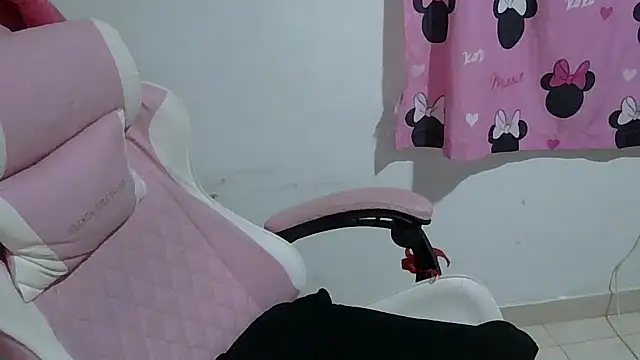 Snapshot of oso34hot chatting on February 19, 1:56 am oso34hot online show from February 19, 1:56 am