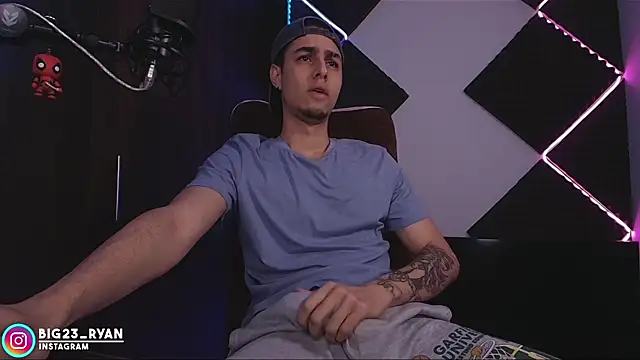 bigryann23 online show from February 12, 9:26 am