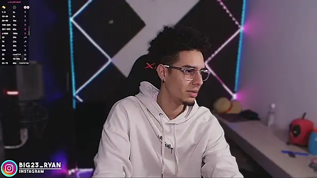 bigryann23 online show from May 2, 3:22 am